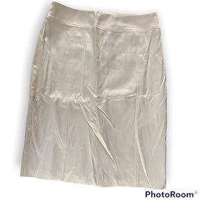 ✨ BNWT Le Château White Pencil Skirt – Size 4 | FREE with Purchase! 🎁